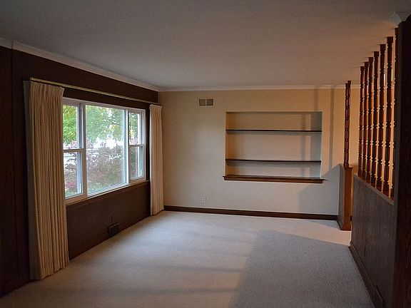 5th image of 522 River Dr