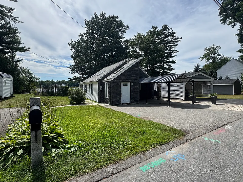 8 Calvin St