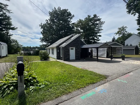 8 Calvin St, Ayer, MA 01432
