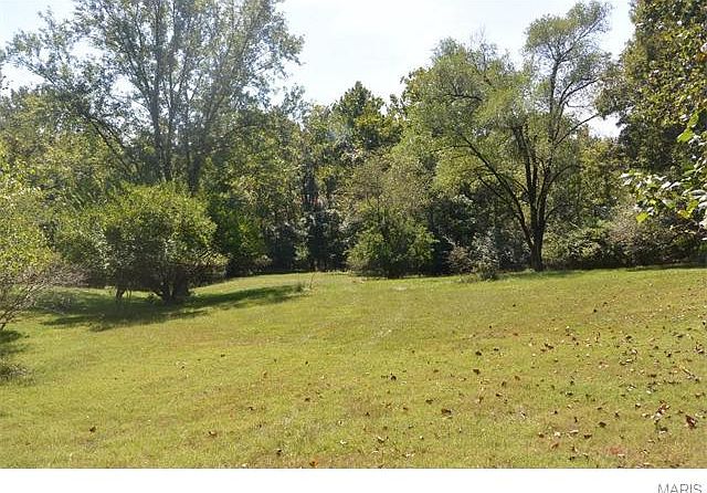 2nd image of 5 Old Colony Ln