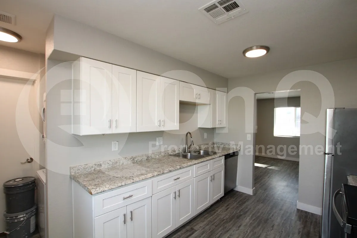 2 bed, 1.0 bath, 800 sqft, $1,125 — Photo 3