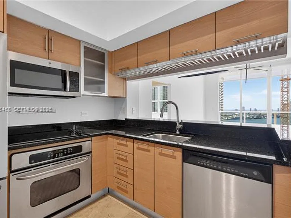 31 SE 5th Street Cu #4212