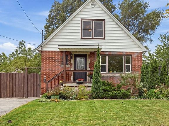 3rd image of 42 Delevan Cres