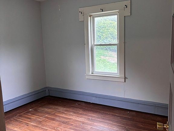 5th image of 349 Oak St