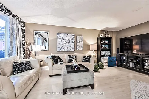 39 Barrington Cres Photo 1