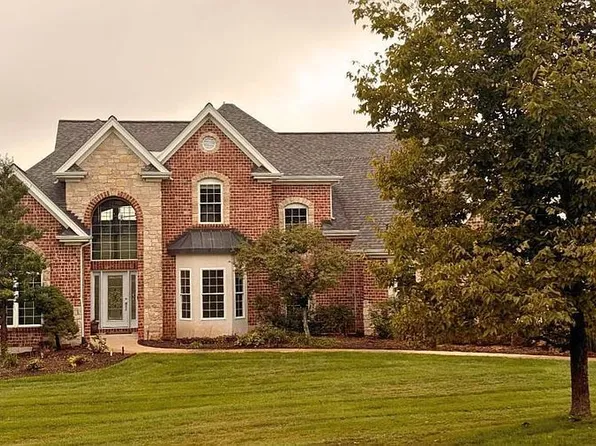 9716 Avondale Hills Ln, Wentzville, MO 63385
