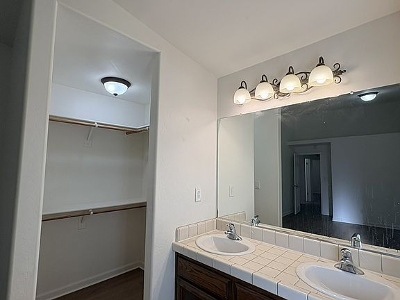 5th image of 101 Valasco St