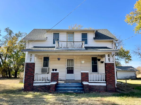 216 S Coronado Ave, Lindsborg, KS 67456