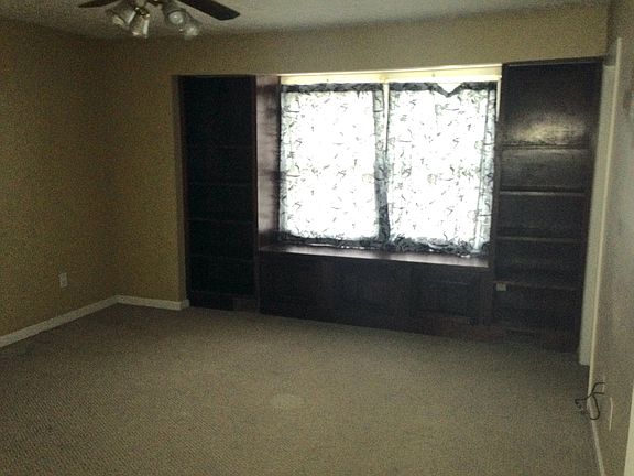 2nd image of 105 Park Place Ct