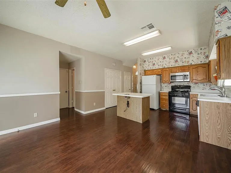 1804 Chattham Ct — Photo 27