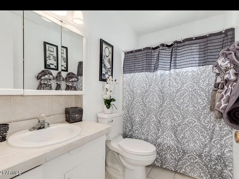 12036 N 103rd Ave — Photo 17