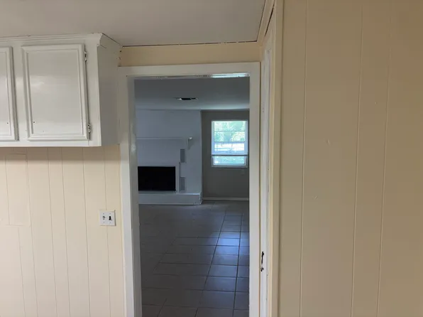 1722 Monterey Rd, Florence, MS 39073