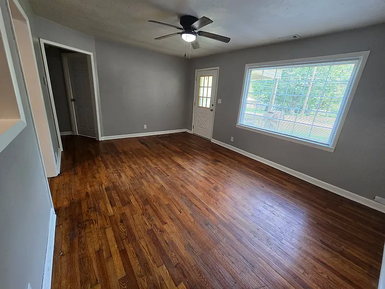 1635 W Lynn St — Photo 3