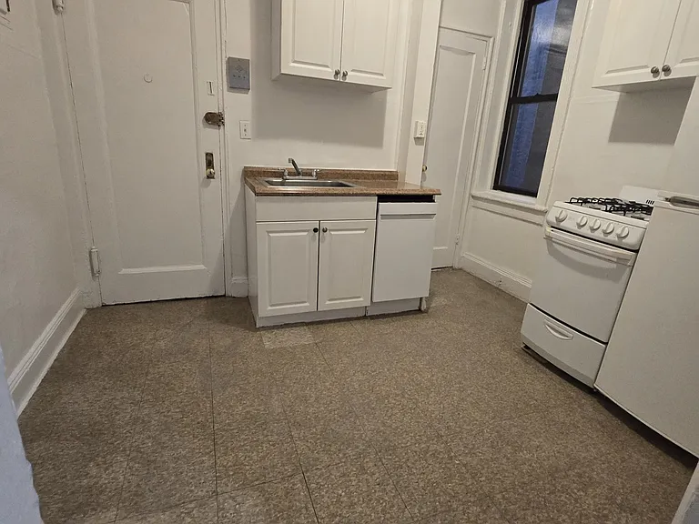 500 W 48th St #3RS — Photo 2