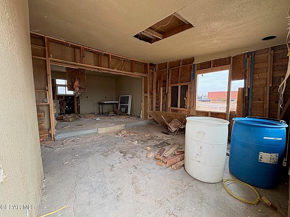 5th image of 15551 Lowell Rd