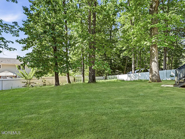 331 Gordons Corner Rd — Photo 44