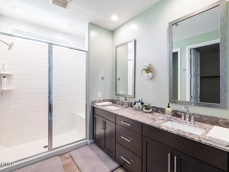 8924 W Solano Dr — Photo 10