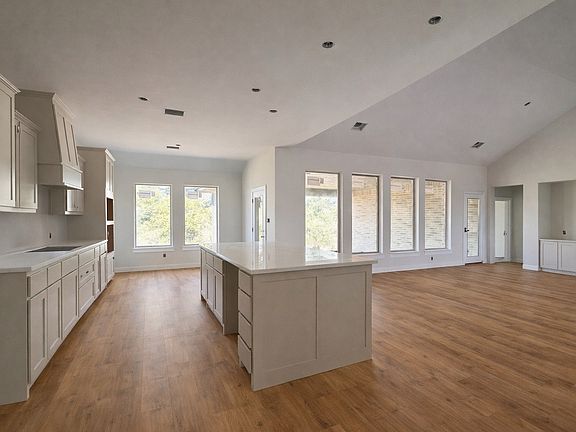 2nd image of 409 McAlpine