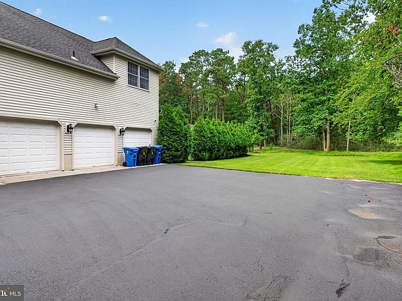 4th image of 8 Eton Ln