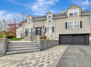 216 Lynn Fells Pkwy, Saugus, MA 01906