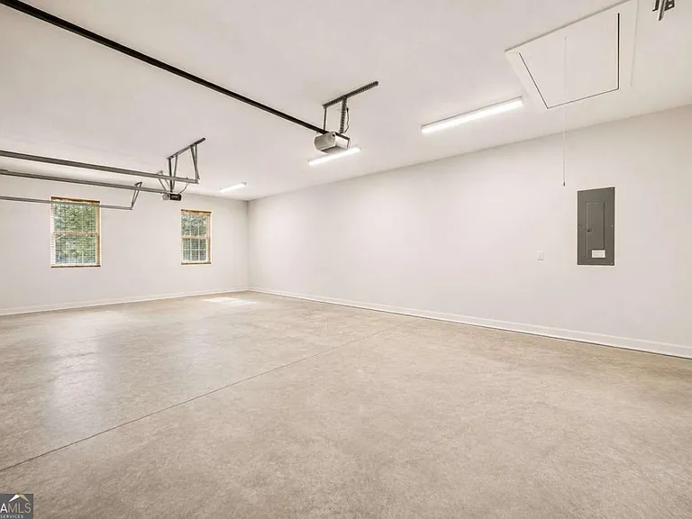 100 Carrington Way — Photo 31