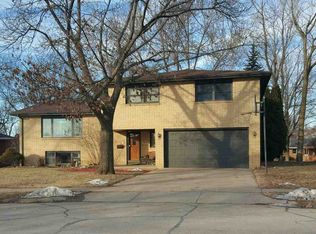 1849 Carter Rd, Dubuque, IA 52001