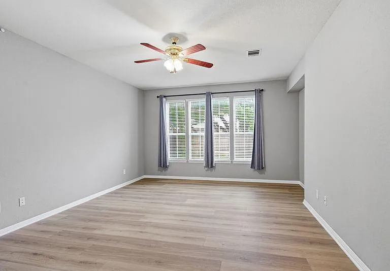 10008 Lachlan Dr — Photo 16