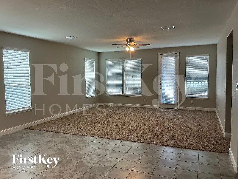4 bed, 2.0 bath, 2203 sqft, $2,640 — Photo 2