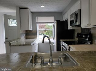 8221 White Stone Ln, Springfield, VA 22153