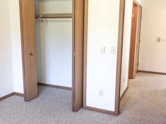 4th image of 756 Van Es Pkwy APT 4