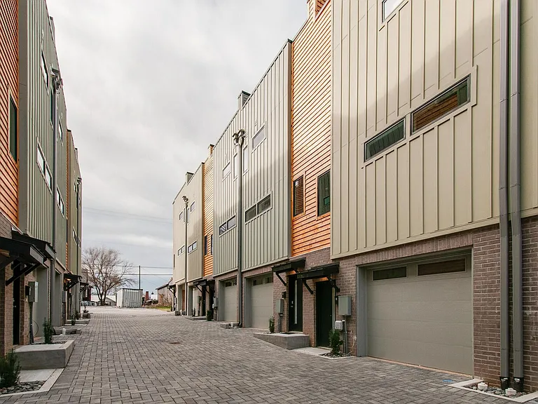 2513 White Ave #5 — Photo 1