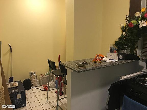 5th image of 2138 35th St APT 1G