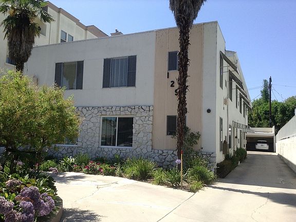 4th image of 12928 Moorpark St APT 5