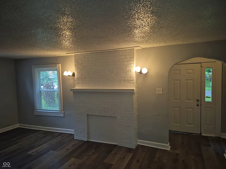 3338 N Kenwood Ave — Photo 6