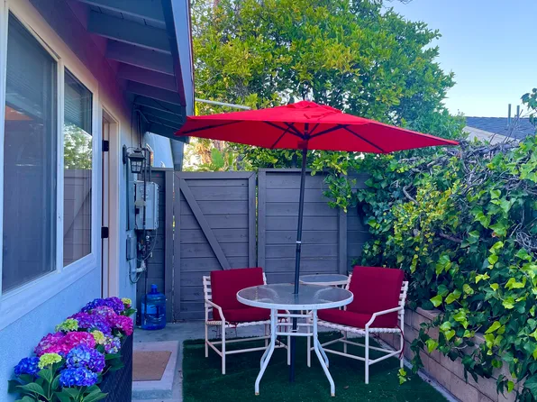 20737 Tiara St, Woodland Hills, CA 91367
