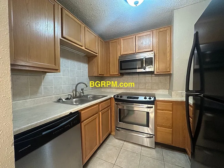 402 Shadow Oaks Dr — Photo 5