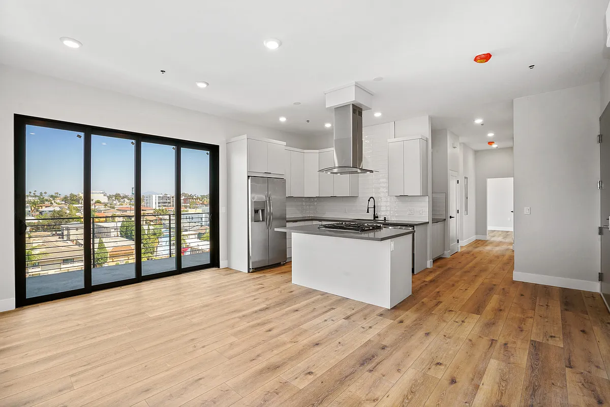 Building Photo - 4375 Georgia St #302