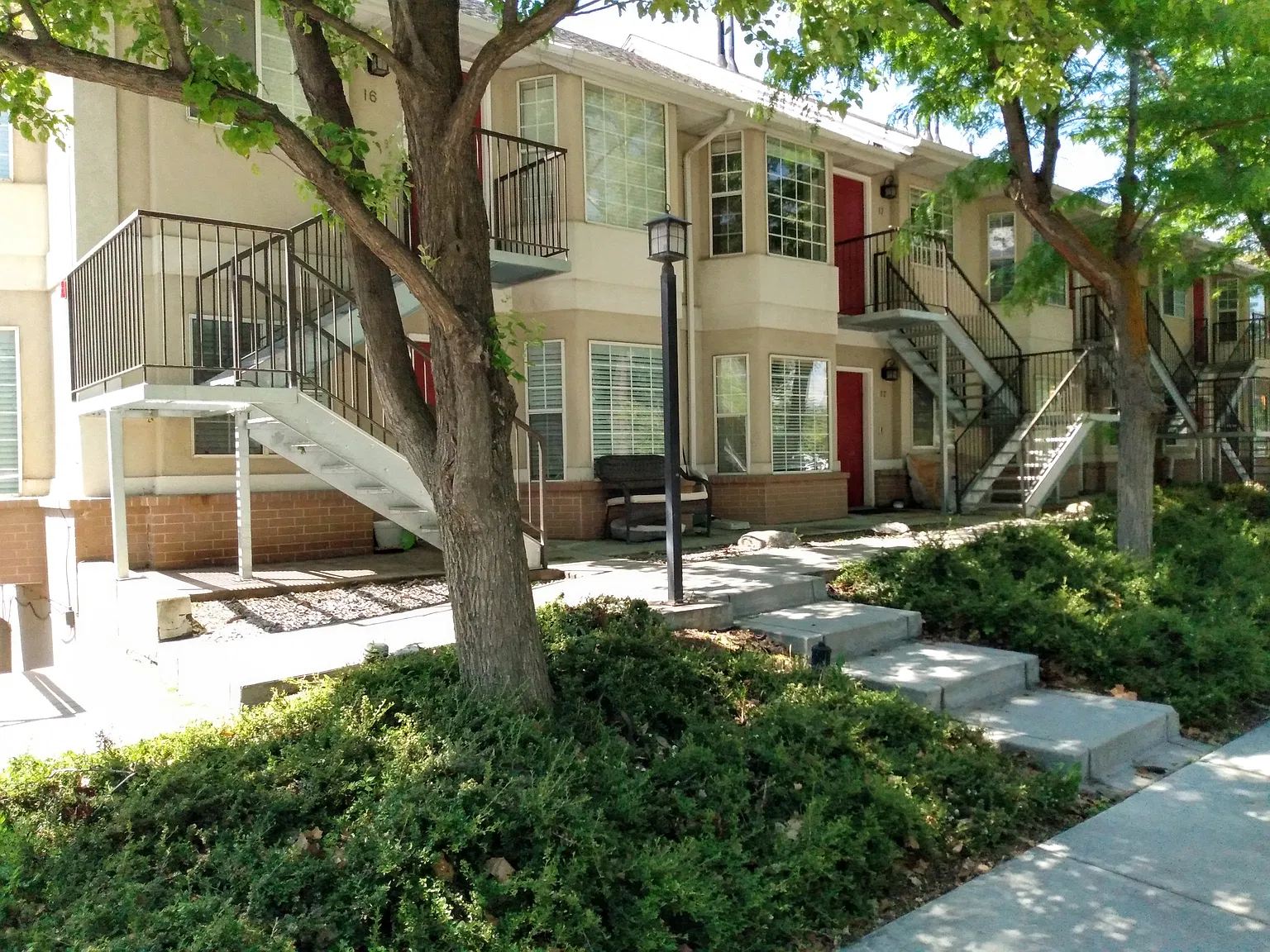 2 bed, 780 sqft, $1,400 — Photo 1