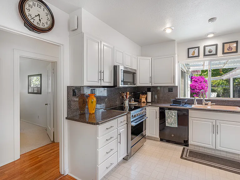 1208 McDonald Ave — Photo 10
