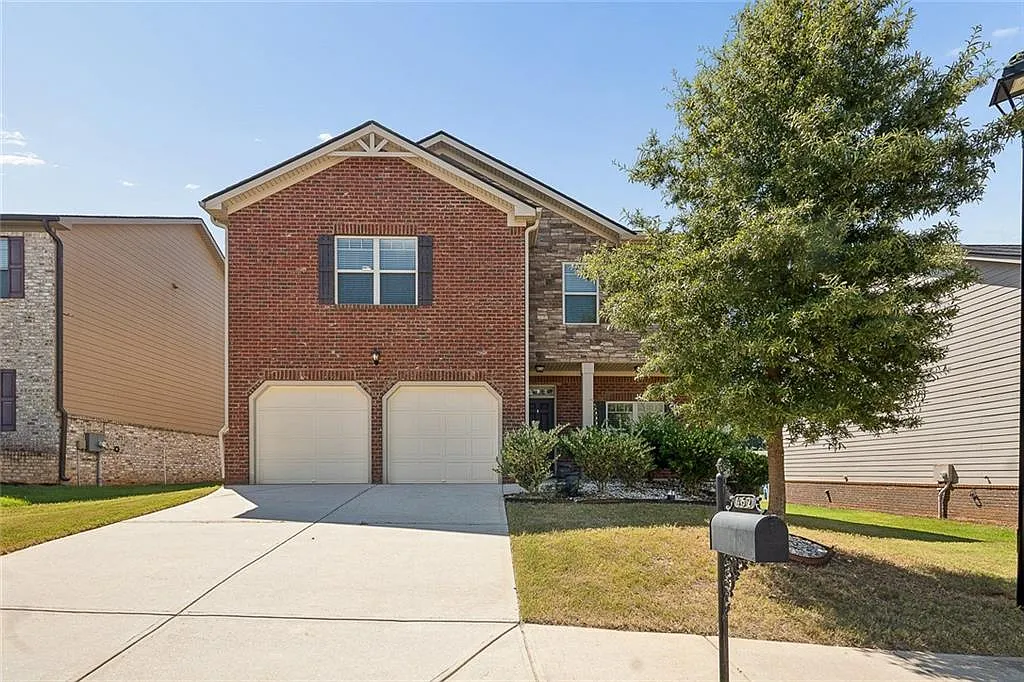 4 bed, 2.5 bath, 2327 sqft, $2,500 — Photo 1
