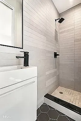 583 Lorimer St #3R — Photo 12