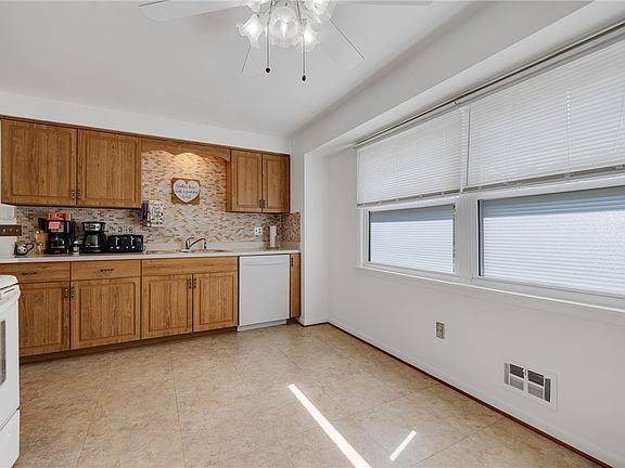 4th image of 71 Kensington Ct