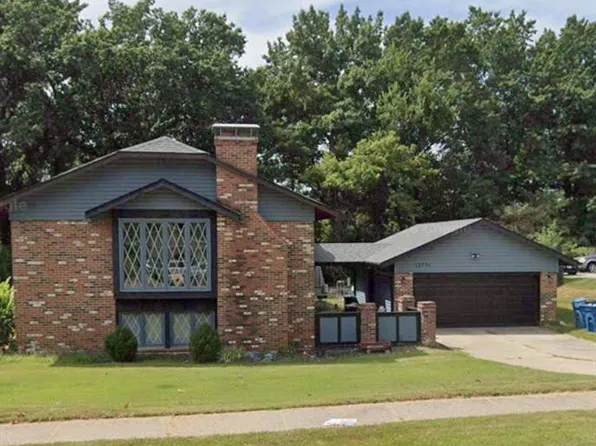12751 Broadridge Ln, Florissant, MO 63033