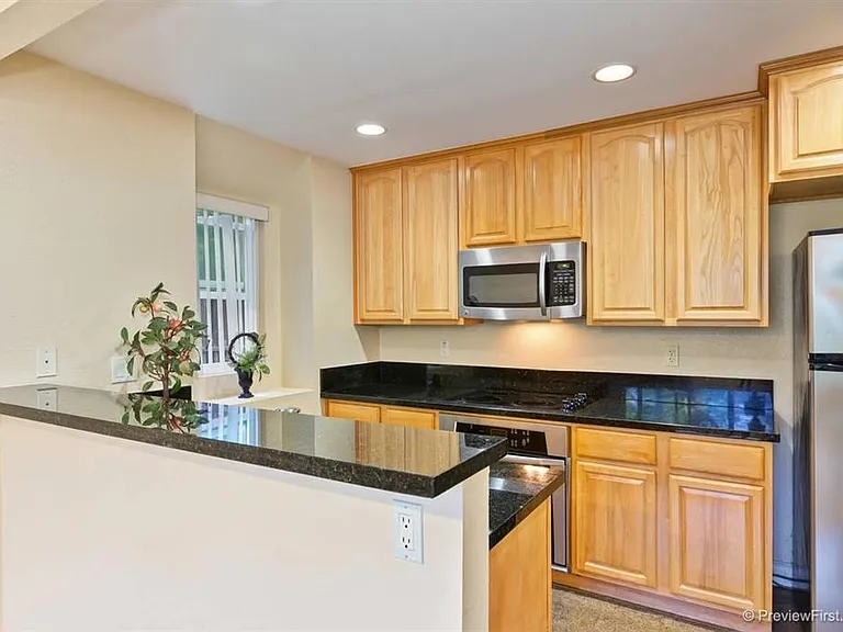 8533 Villa La Jolla Dr #F — Photo 3