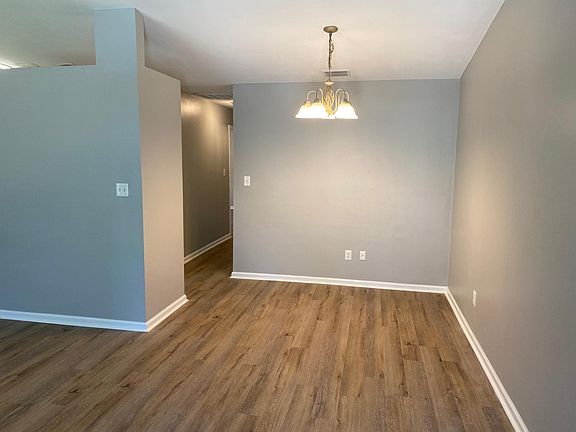 4th image of 304 Whetherbine Way E
