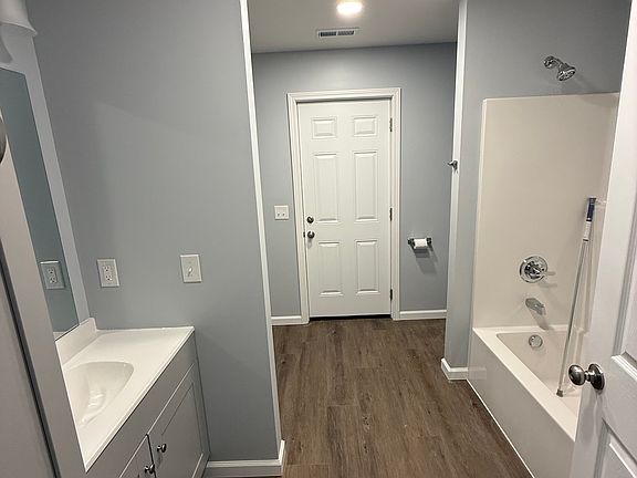 5th image of 212 W Cherry St #1528