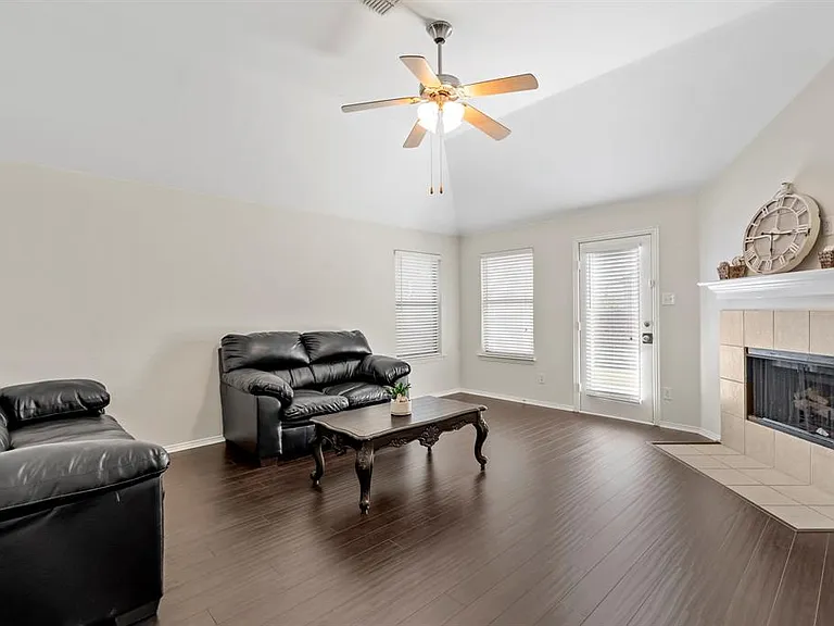2356 Aurora Dr — Photo 7