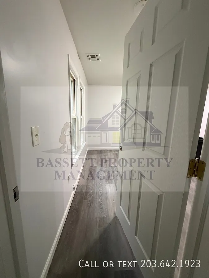 3 bed, 1.0 bath, 900 sqft, $1,695 — Photo 3