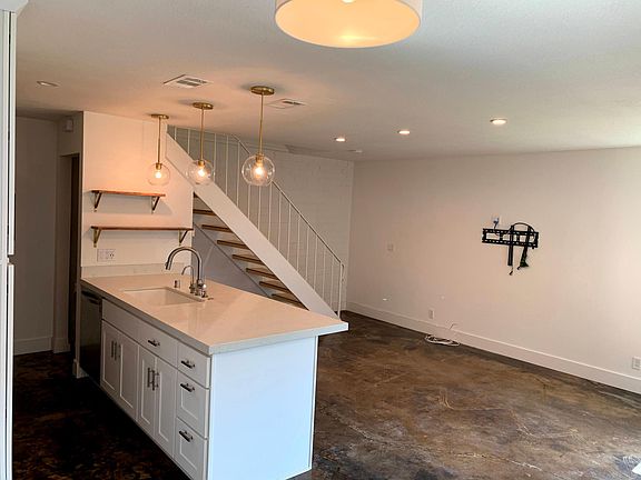 3rd image of 2291 Samaritan Dr APT 2