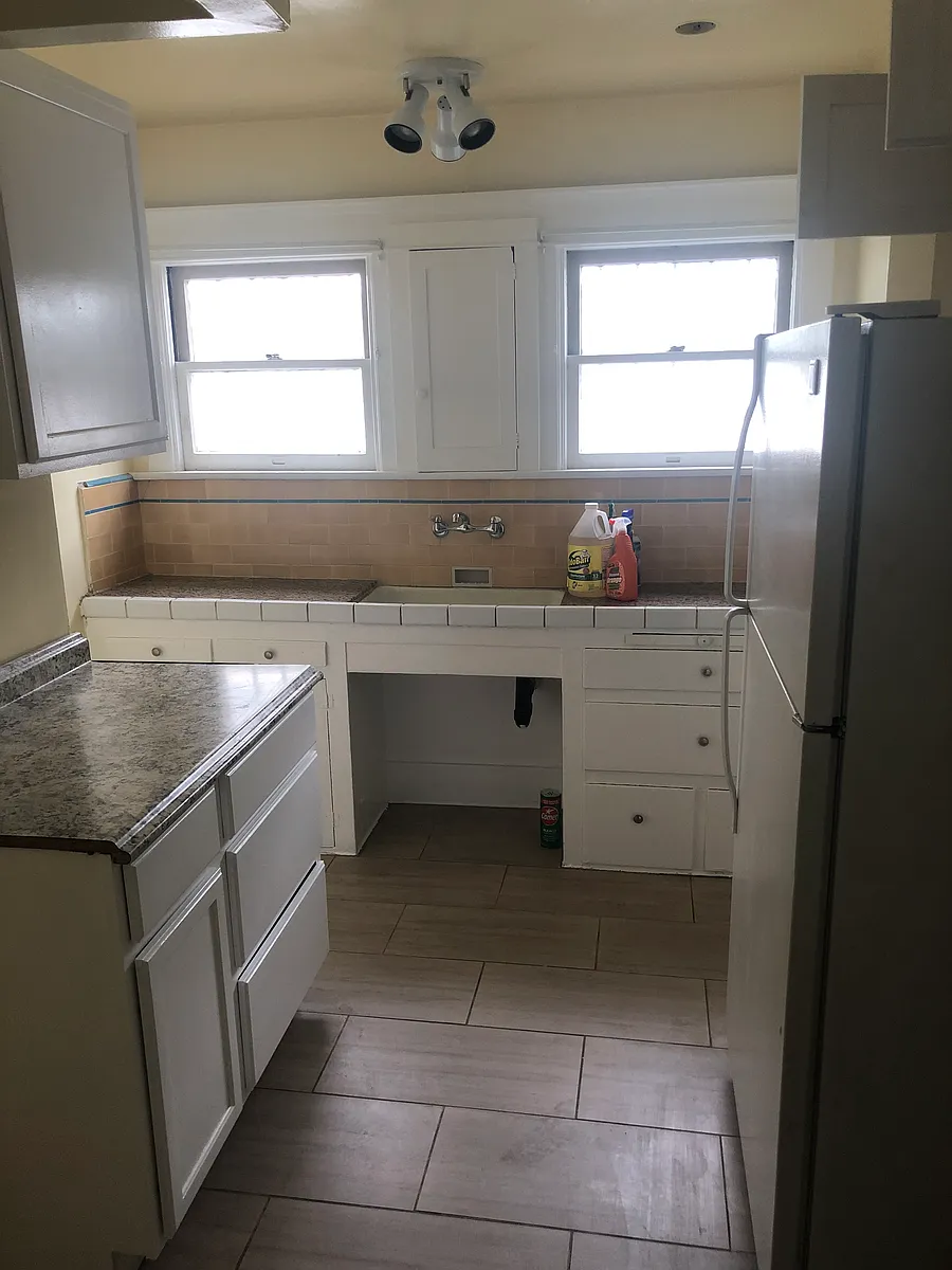Building Photo - 1233 W 41st St #1233